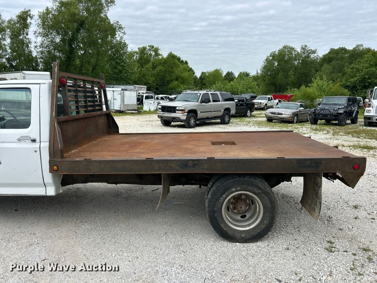 image for item FC2676 1995 Ford  F350 XL flatbed pickup truck