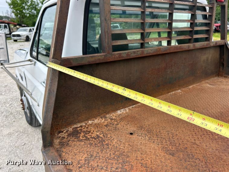 image for item FC2676 1995 Ford  F350 XL flatbed pickup truck