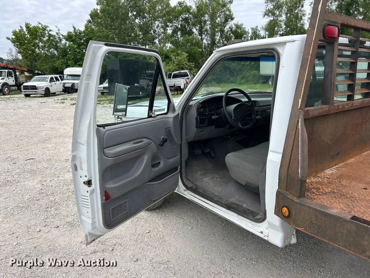 image for item FC2676 1995 Ford  F350 XL flatbed pickup truck