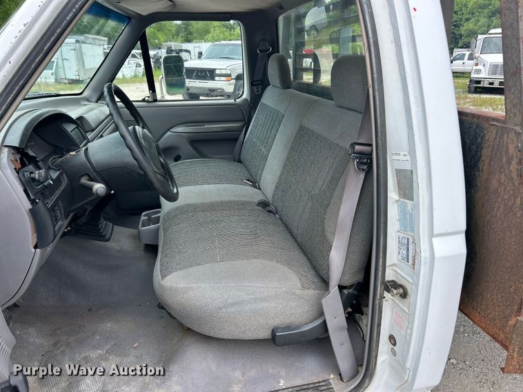 image for item FC2676 1995 Ford  F350 XL flatbed pickup truck