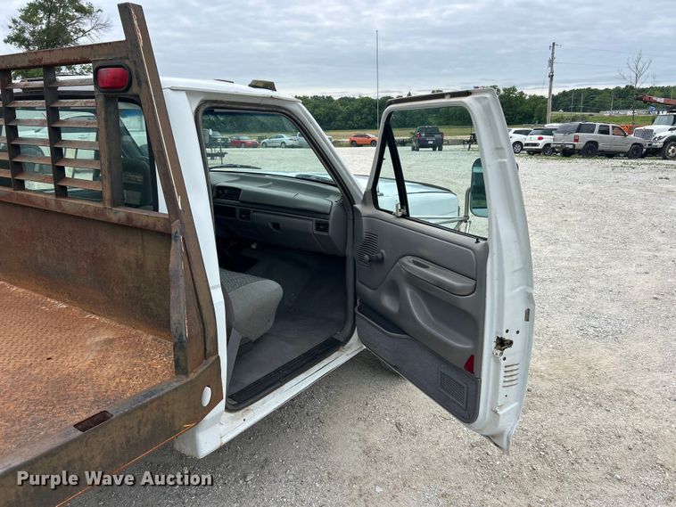 image for item FC2676 1995 Ford  F350 XL flatbed pickup truck