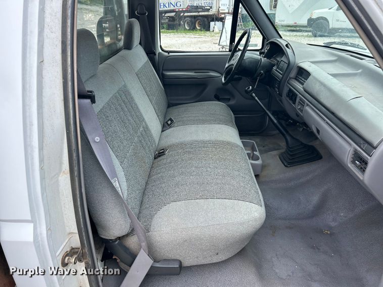 image for item FC2676 1995 Ford  F350 XL flatbed pickup truck