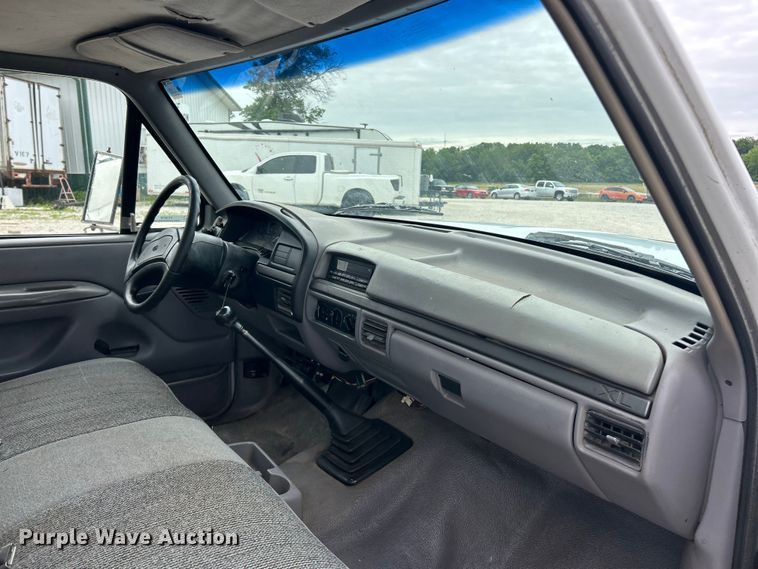 image for item FC2676 1995 Ford  F350 XL flatbed pickup truck