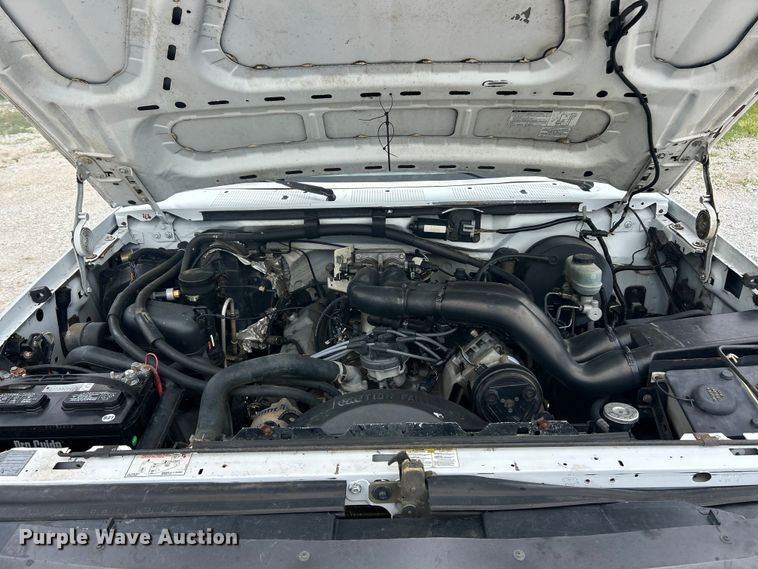 image for item FC2676 1995 Ford  F350 XL flatbed pickup truck