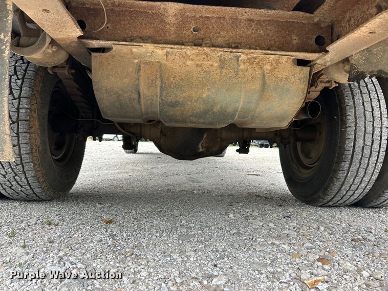 image for item FC2676 1995 Ford  F350 XL flatbed pickup truck