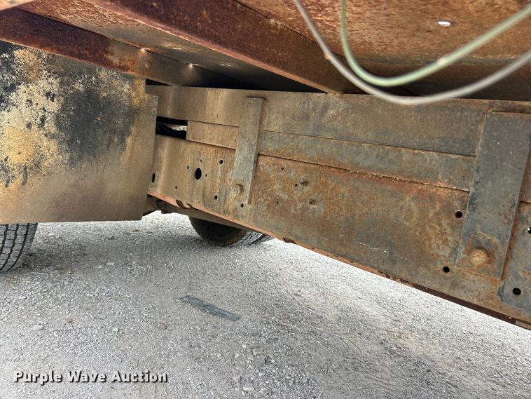 image for item FC2676 1995 Ford  F350 XL flatbed pickup truck