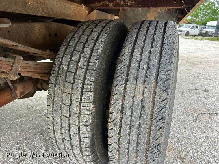 image for item FC2676 1995 Ford  F350 XL flatbed pickup truck