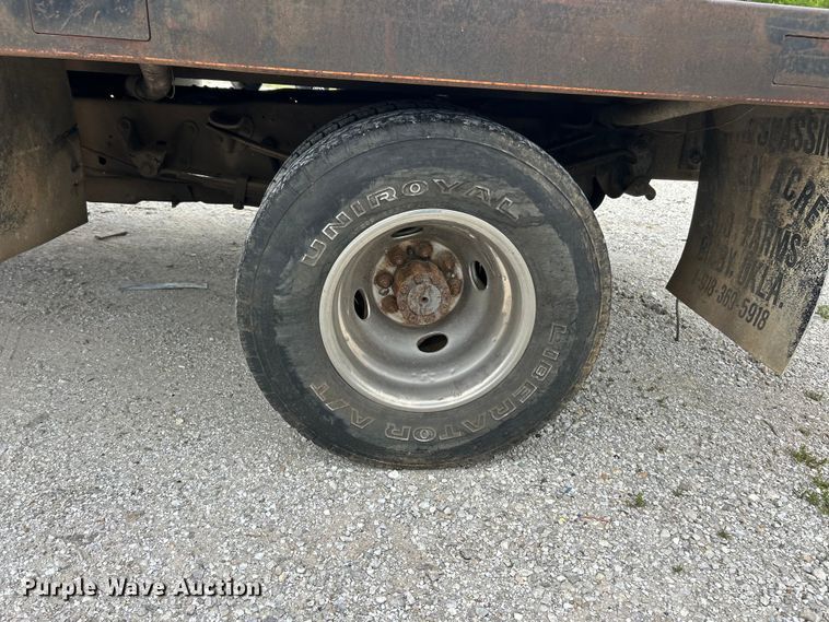 image for item FC2676 1995 Ford  F350 XL flatbed pickup truck