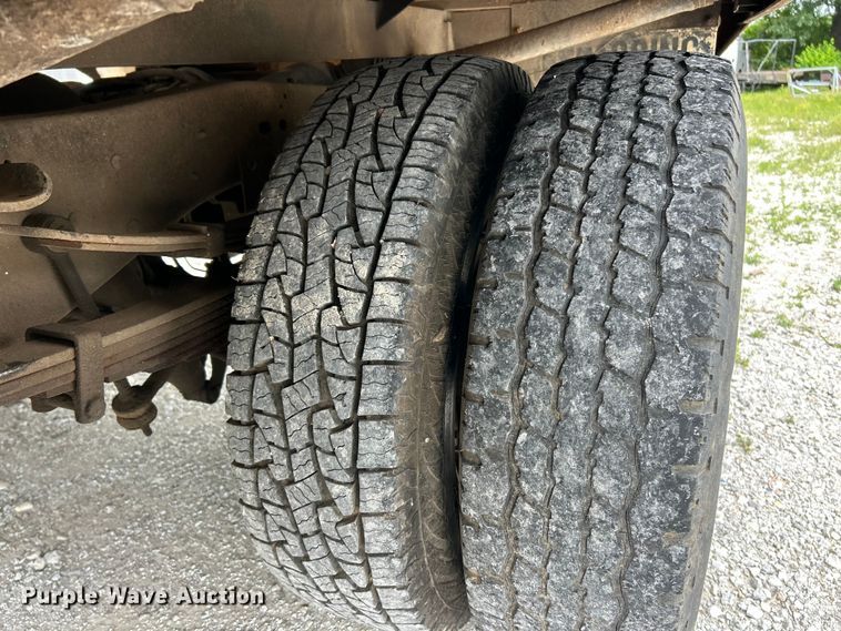 image for item FC2676 1995 Ford  F350 XL flatbed pickup truck