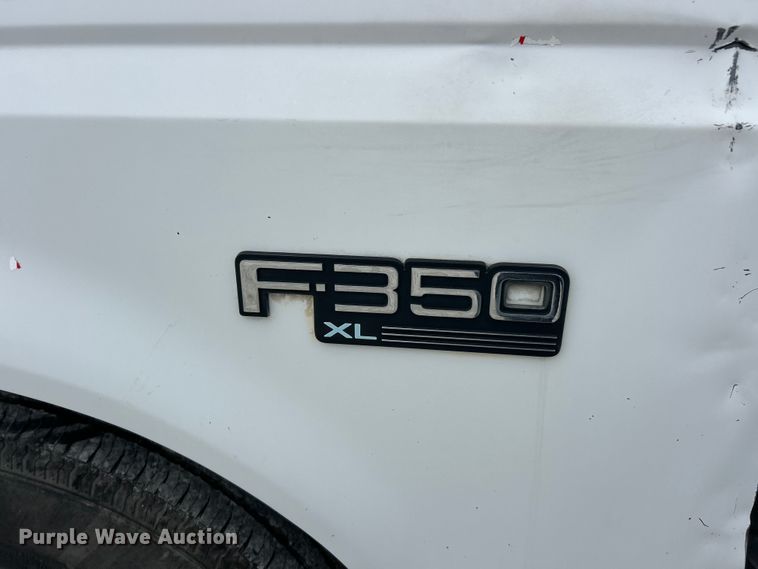 image for item FC2676 1995 Ford  F350 XL flatbed pickup truck
