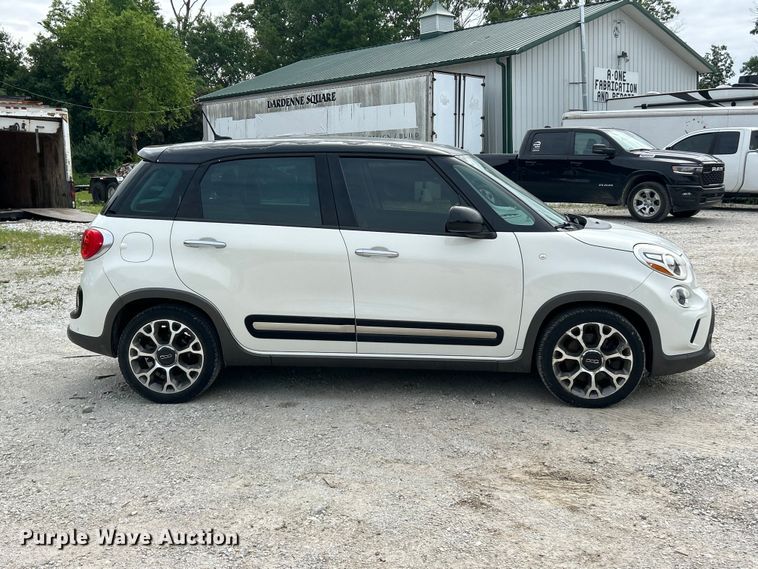 image for item FC2678 2014 Fiat 500L 