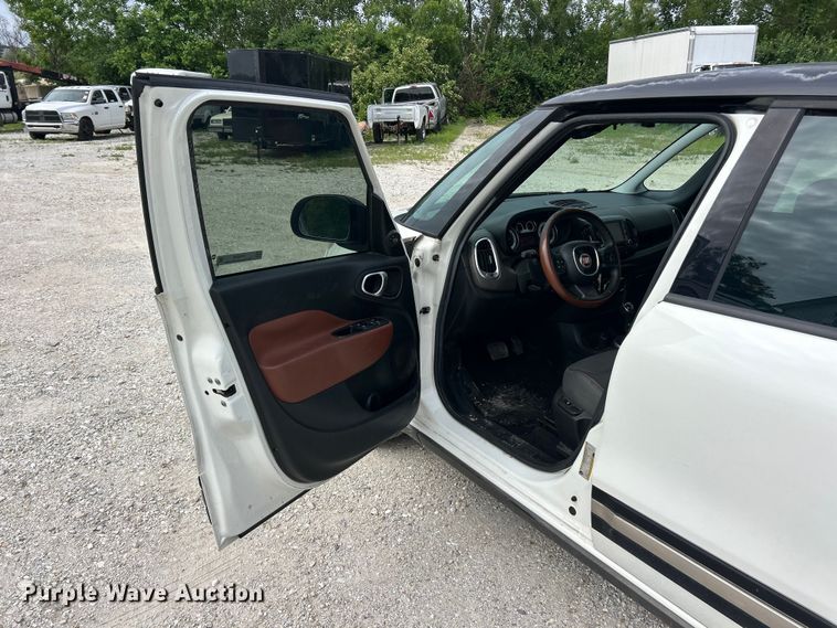 image for item FC2678 2014 Fiat 500L 