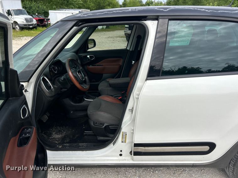 image for item FC2678 2014 Fiat 500L 