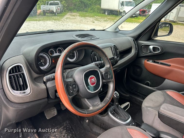 image for item FC2678 2014 Fiat 500L 