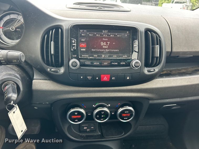 image for item FC2678 2014 Fiat 500L 