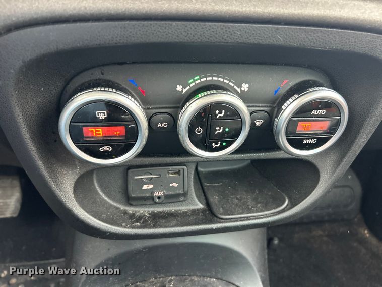 image for item FC2678 2014 Fiat 500L 