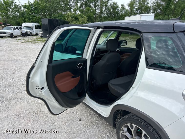 image for item FC2678 2014 Fiat 500L 