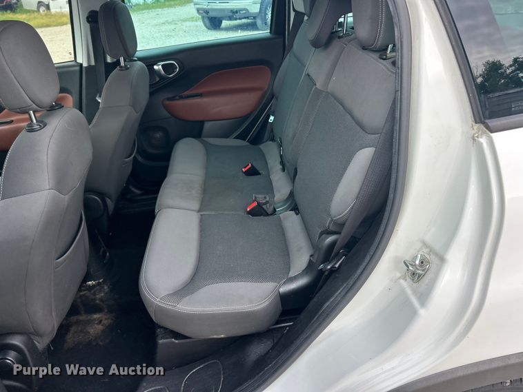 image for item FC2678 2014 Fiat 500L 