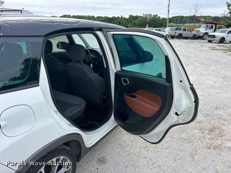 image for item FC2678 2014 Fiat 500L 