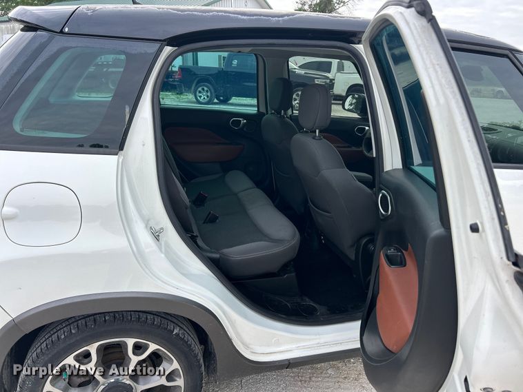 image for item FC2678 2014 Fiat 500L 