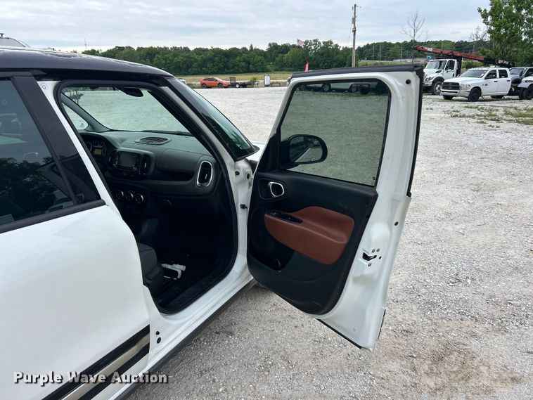 image for item FC2678 2014 Fiat 500L 