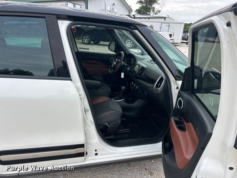 image for item FC2678 2014 Fiat 500L 