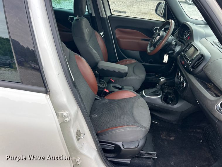 image for item FC2678 2014 Fiat 500L 