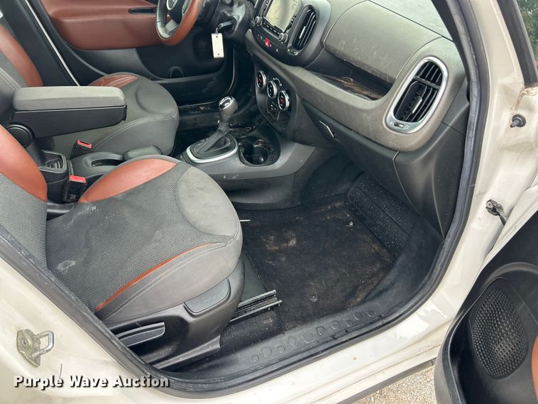 image for item FC2678 2014 Fiat 500L 