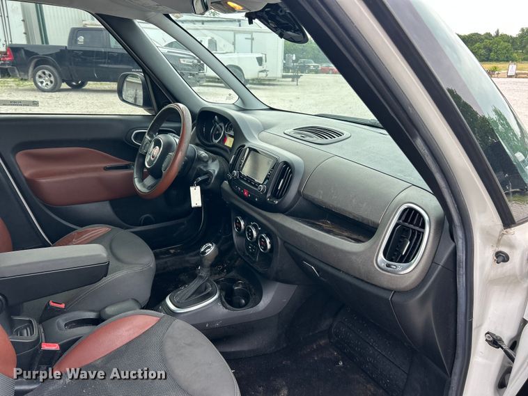image for item FC2678 2014 Fiat 500L 
