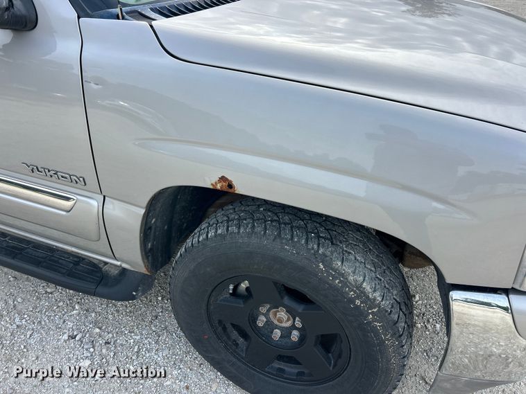image for item FC2679 2005 GMC Yukon SUV