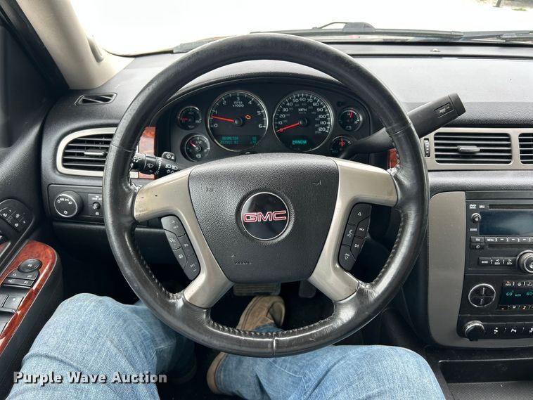 image for item FC2680 2013 GMC Yukon XL SLT SUV