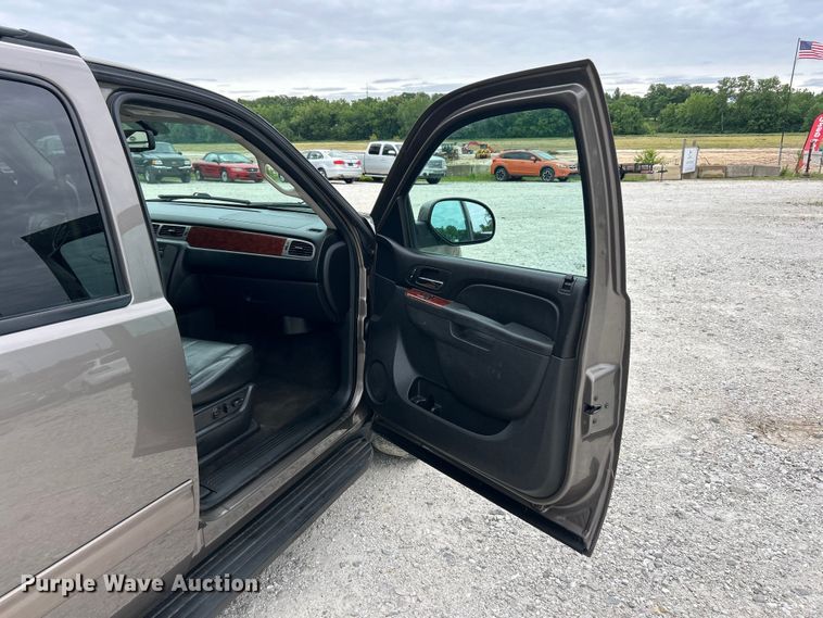 image for item FC2680 2013 GMC Yukon XL SLT SUV