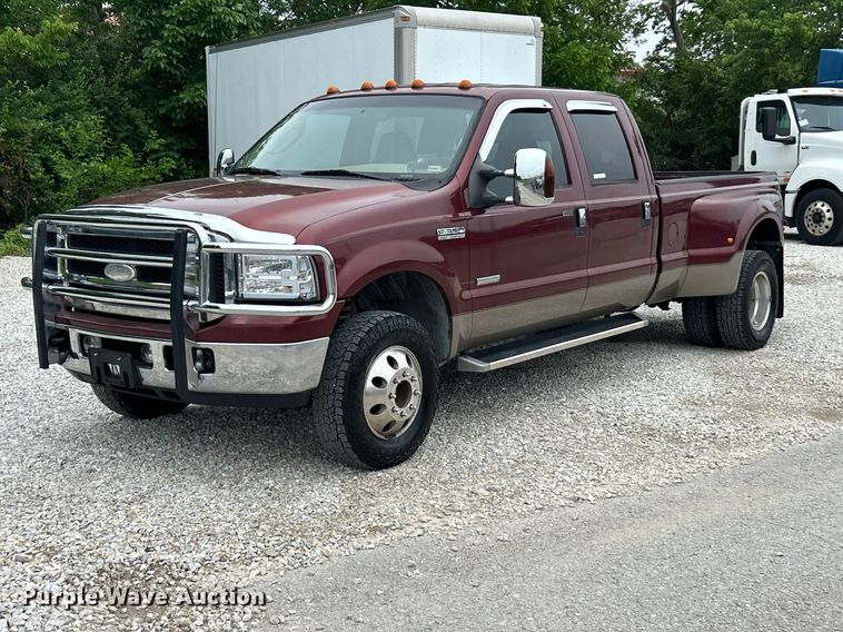 image for item FC2681 2006 Ford F350 Lariat Super Duty Crew Cab pickup truck