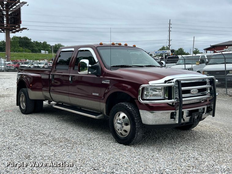 image for item FC2681 2006 Ford F350 Lariat Super Duty Crew Cab pickup truck