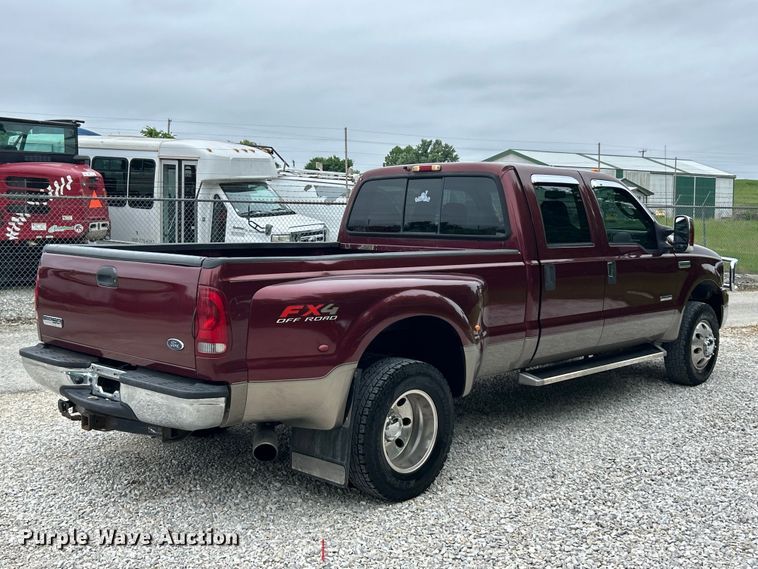 image for item FC2681 2006 Ford F350 Lariat Super Duty Crew Cab pickup truck