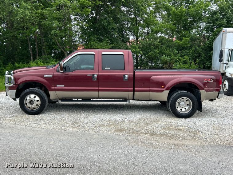 image for item FC2681 2006 Ford F350 Lariat Super Duty Crew Cab pickup truck