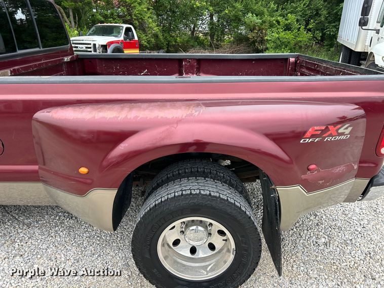 image for item FC2681 2006 Ford F350 Lariat Super Duty Crew Cab pickup truck