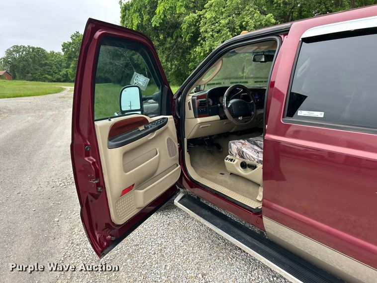 image for item FC2681 2006 Ford F350 Lariat Super Duty Crew Cab pickup truck