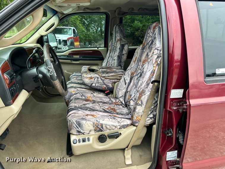 image for item FC2681 2006 Ford F350 Lariat Super Duty Crew Cab pickup truck