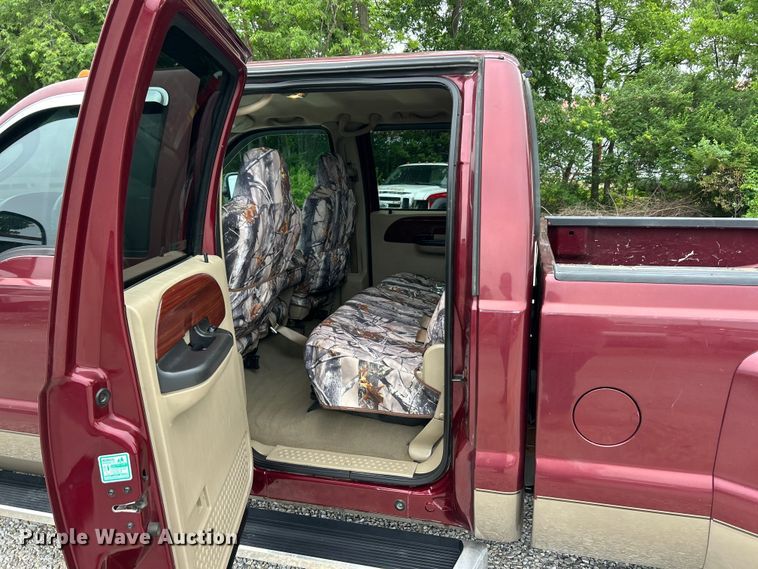 image for item FC2681 2006 Ford F350 Lariat Super Duty Crew Cab pickup truck