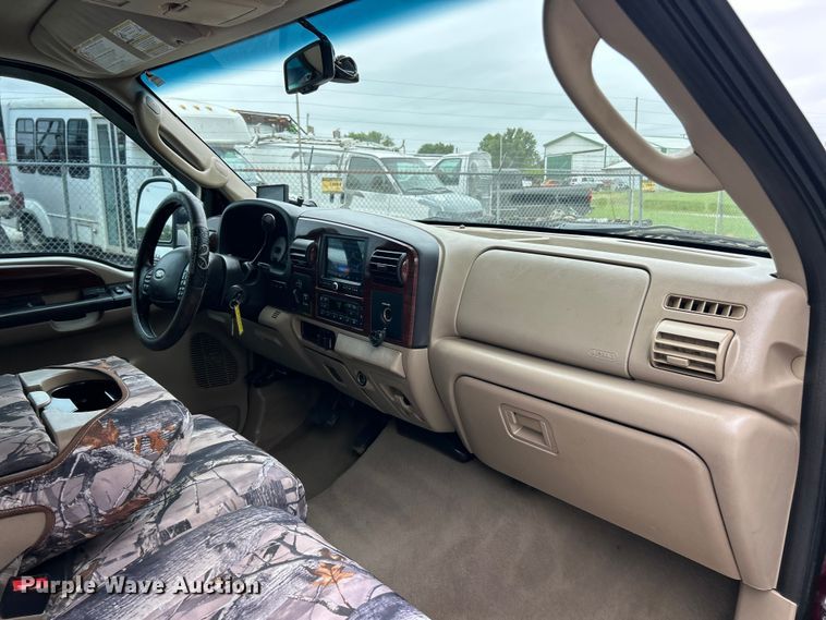 image for item FC2681 2006 Ford F350 Lariat Super Duty Crew Cab pickup truck