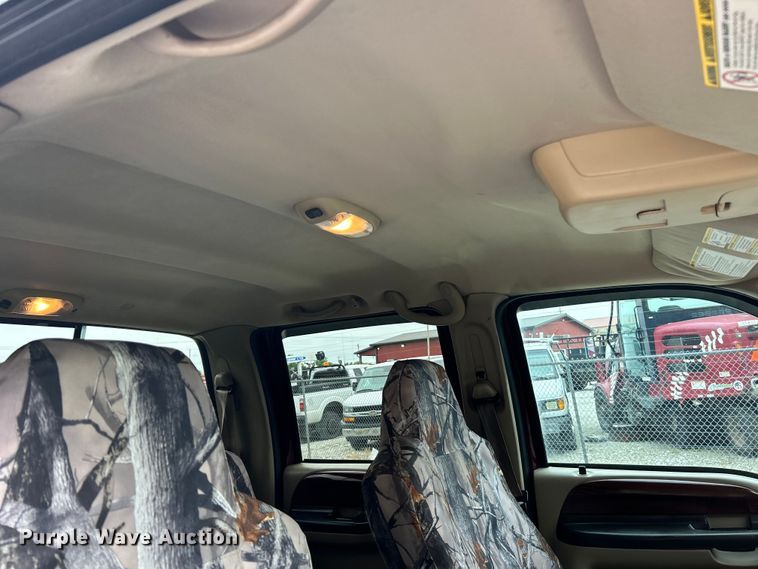 image for item FC2681 2006 Ford F350 Lariat Super Duty Crew Cab pickup truck