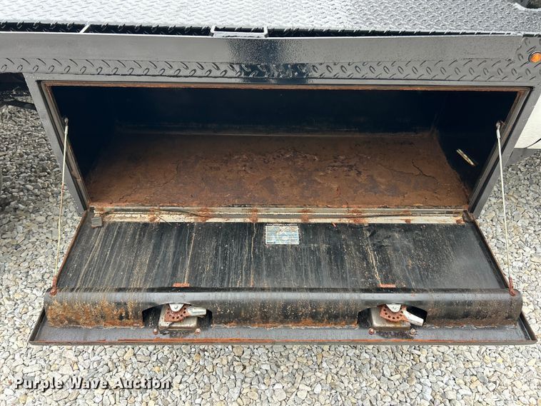 image for item FC2682 2012 Ford F450 Super Duty XL flatbed truck