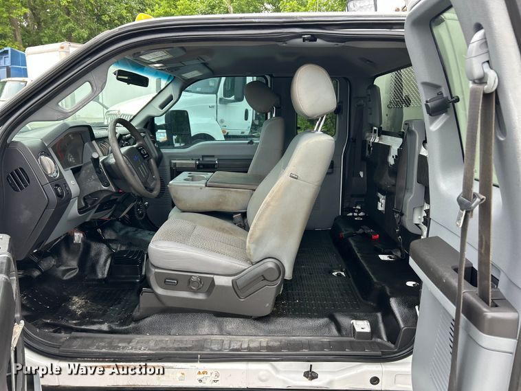 image for item FC2685 2012 Ford F550 Super Duty XLT utility / service truck