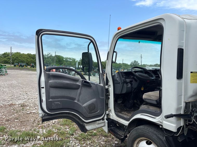 image for item FC4658 2017 Morgan Isuzu NPR HD box truck