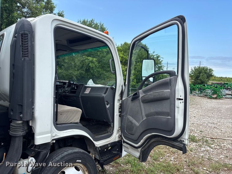 image for item FC4658 2017 Morgan Isuzu NPR HD box truck