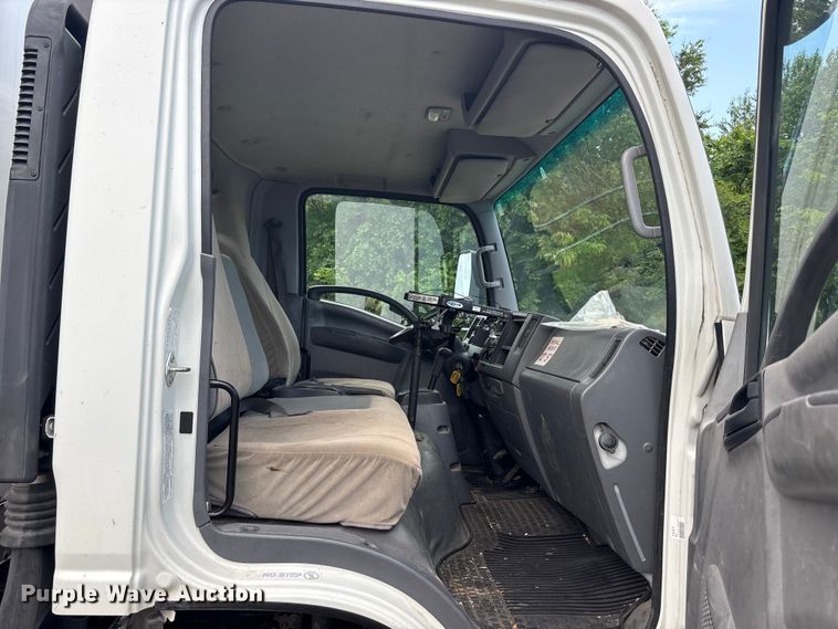 image for item FC4658 2017 Morgan Isuzu NPR HD box truck