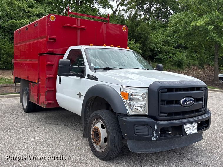 image for item FC4661 2015 Ford F550 Super Duty chipper truck
