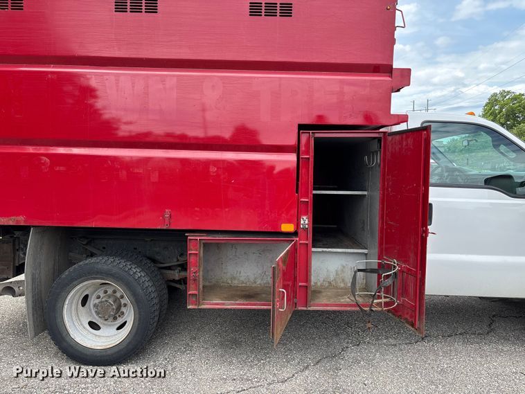 image for item FC4661 2015 Ford F550 Super Duty chipper truck