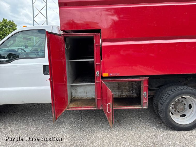 image for item FC4661 2015 Ford F550 Super Duty chipper truck